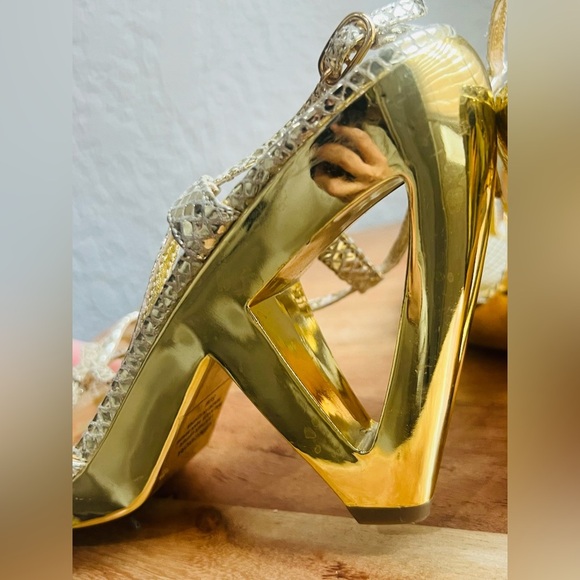 GUESS BY MARCIANO GOLD SNAKESKIN HIGH HEEL SANDALS. ARCHITECTURAL HEEL size 5.5 - Picture 8 of 10
